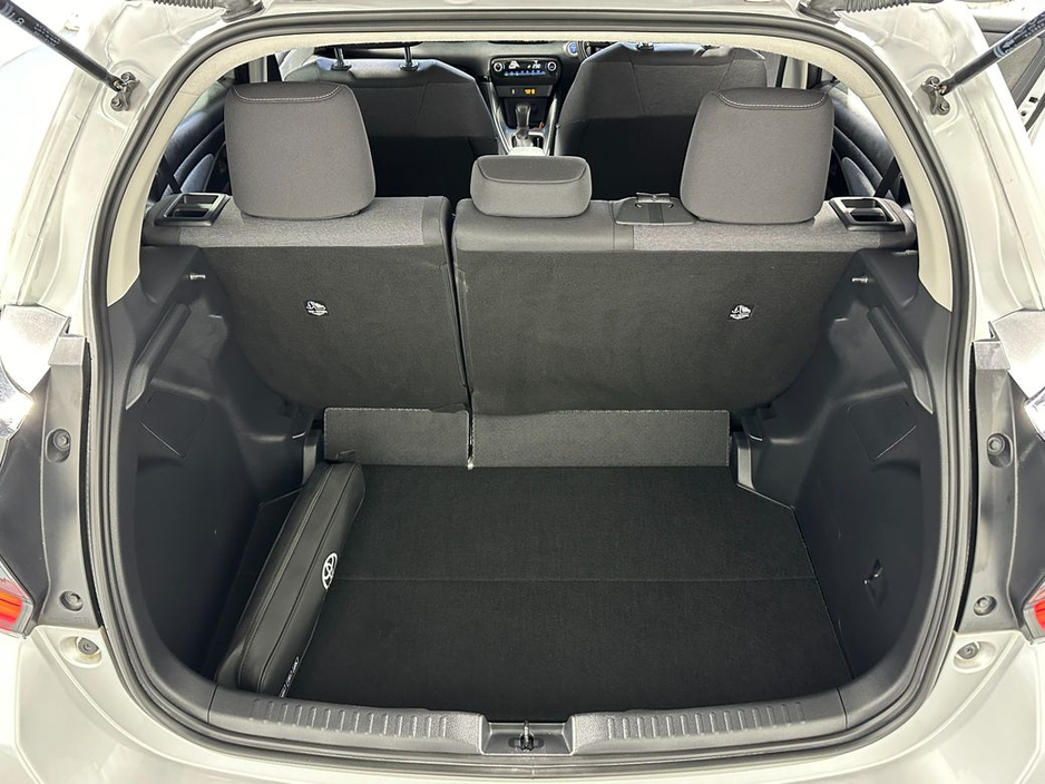 2021 Toyota Yaris - image 25