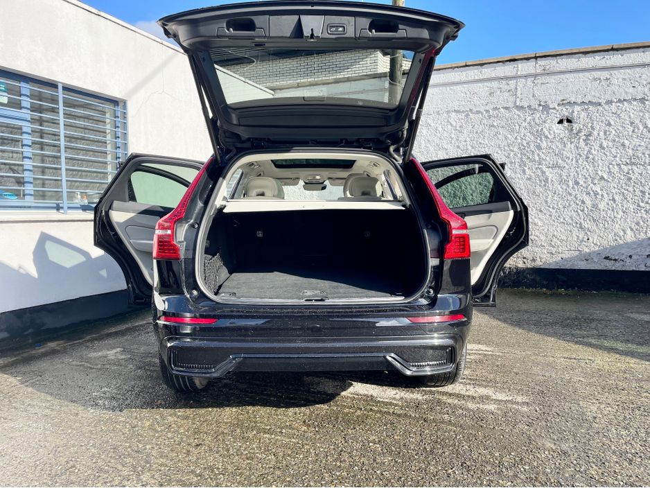 2023 Volvo XC60 T6 RECHARGE PHEV PLUS DARK AWD AUTO 5DR €39,995