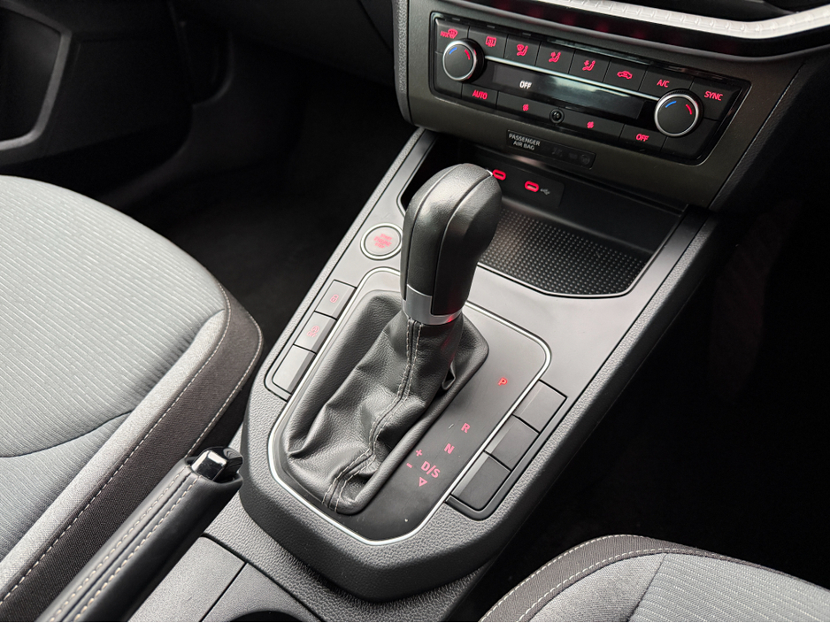 2023 SEAT Ibiza Folding Mirrors...Background Lighting €17,400