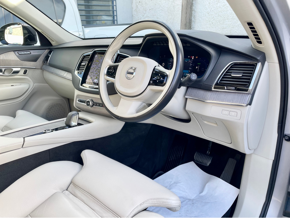 2023 Volvo XC90 - image 15