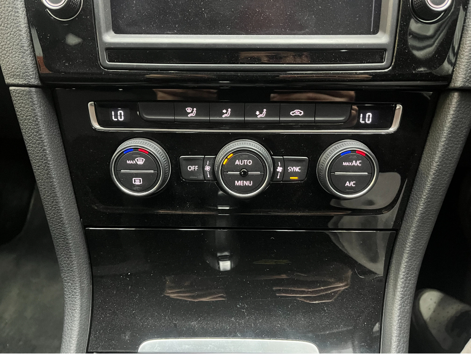 2015 Volkswagen Golf - image 18