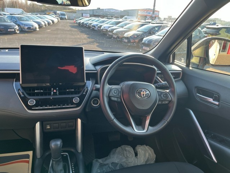 2024 Toyota Corolla Cross - image 9
