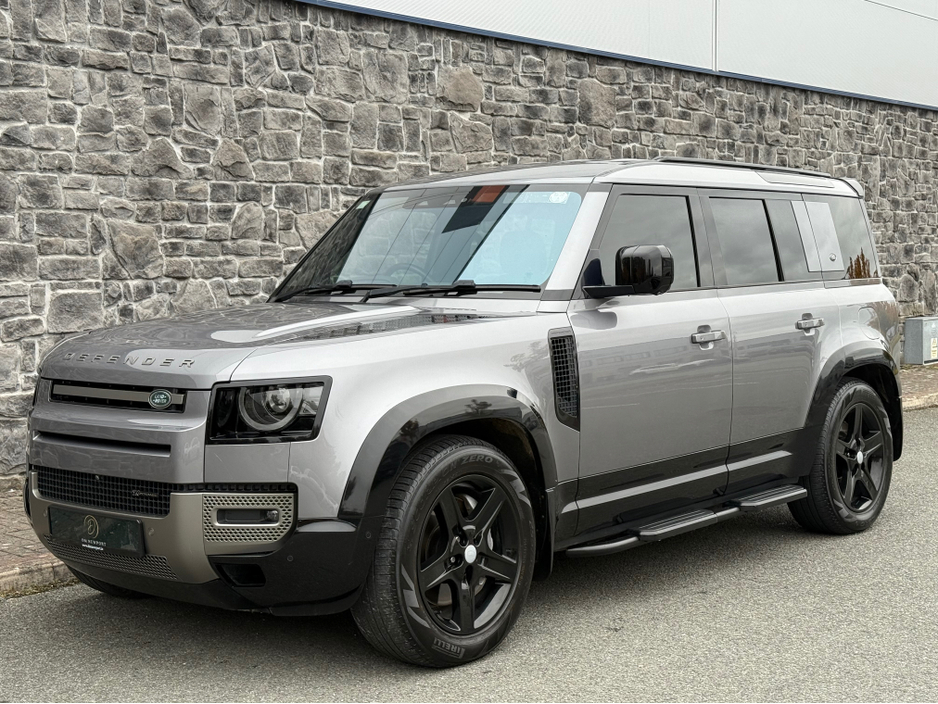 2021 Land Rover Defender - image 25