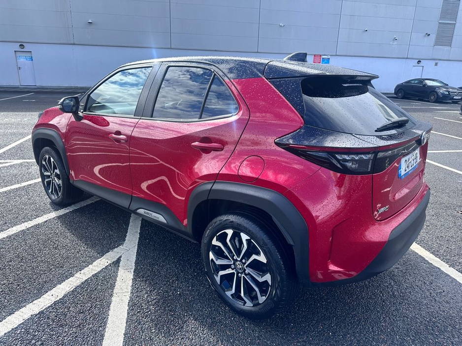2024 Toyota Yaris Cross - image 5