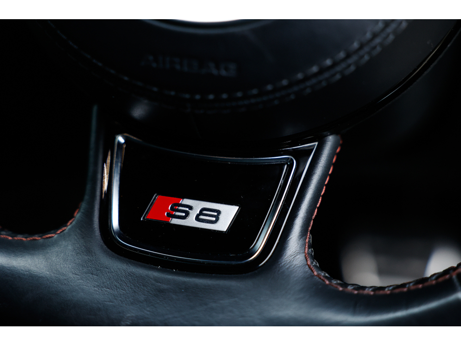 2016 Audi S8 - image 18