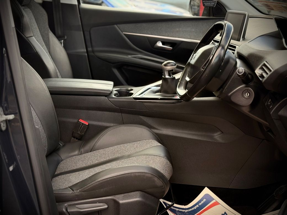 2019 Peugeot 3008 - image 9