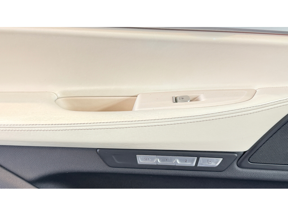2018 BMW 7 Series - image 13