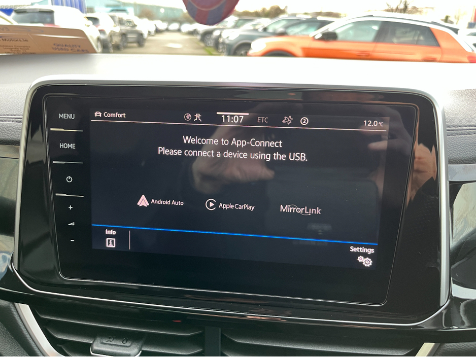 2023 Volkswagen T-Roc - image 24