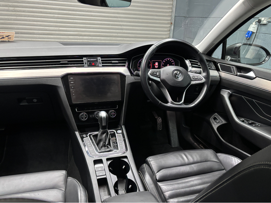 2021 Volkswagen Passat - image 6