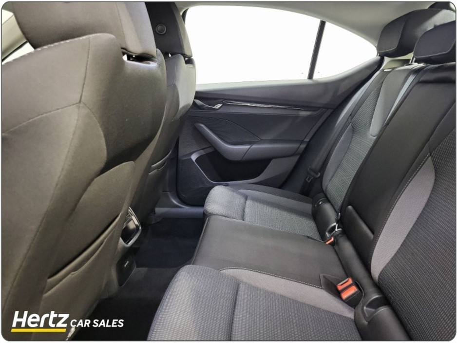 2024 Skoda Octavia - image 13