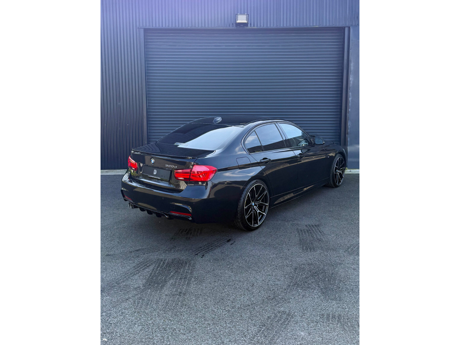 2016 BMW 3 Series - image 4