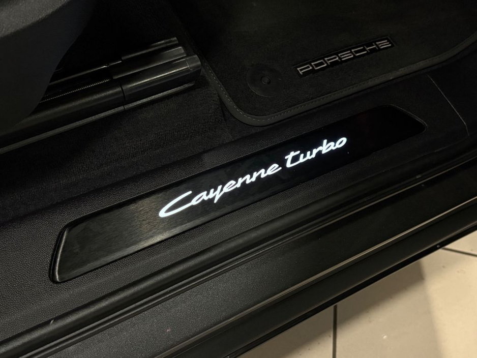 2024 Porsche Cayenne - image 37