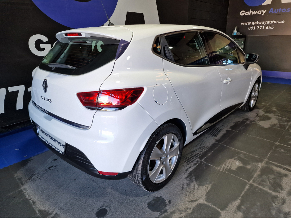 2016 Renault Clio - image 11