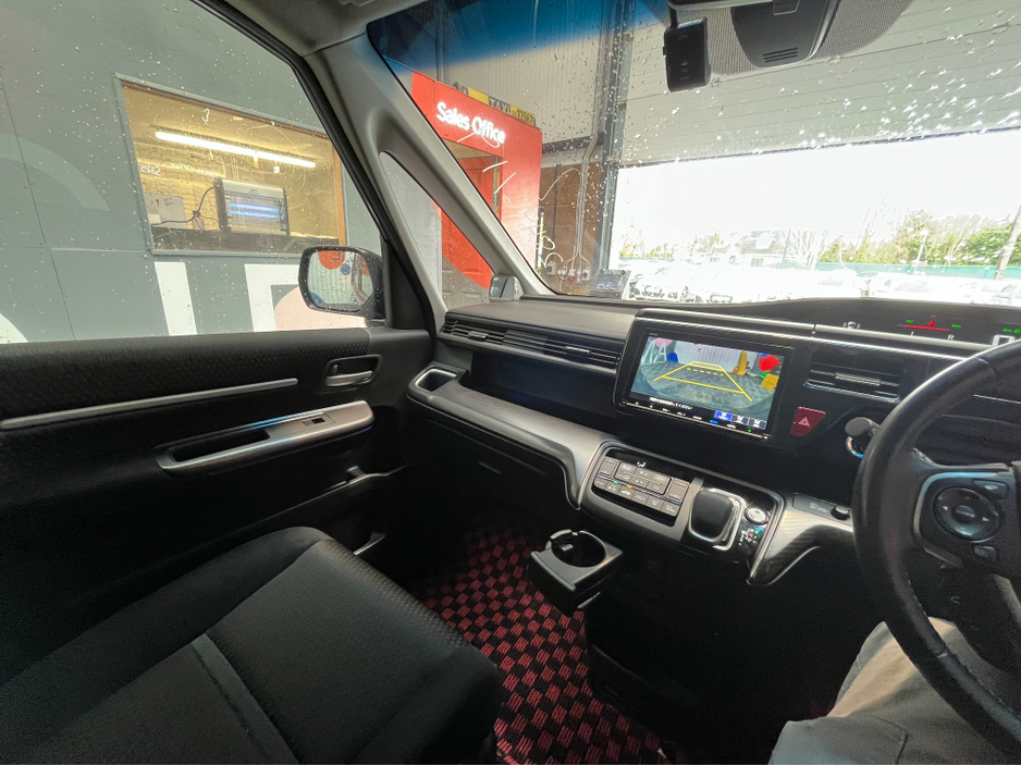 2019 Honda Stepwagon - image 16