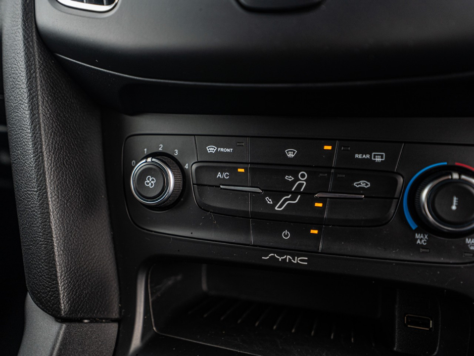 2015 Ford Focus - image 22