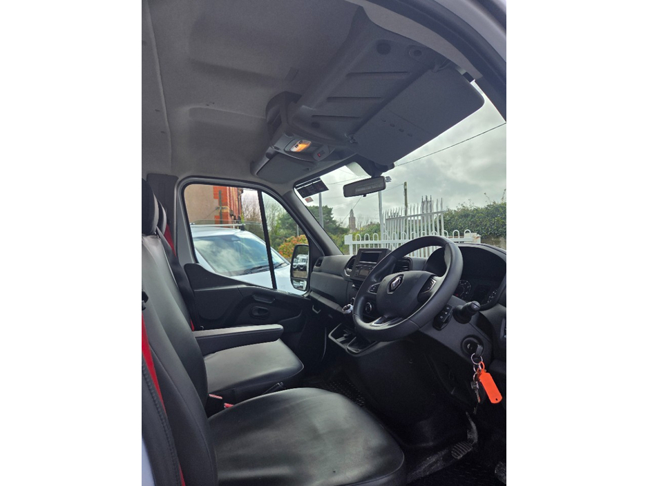 2024 Renault Master - image 8