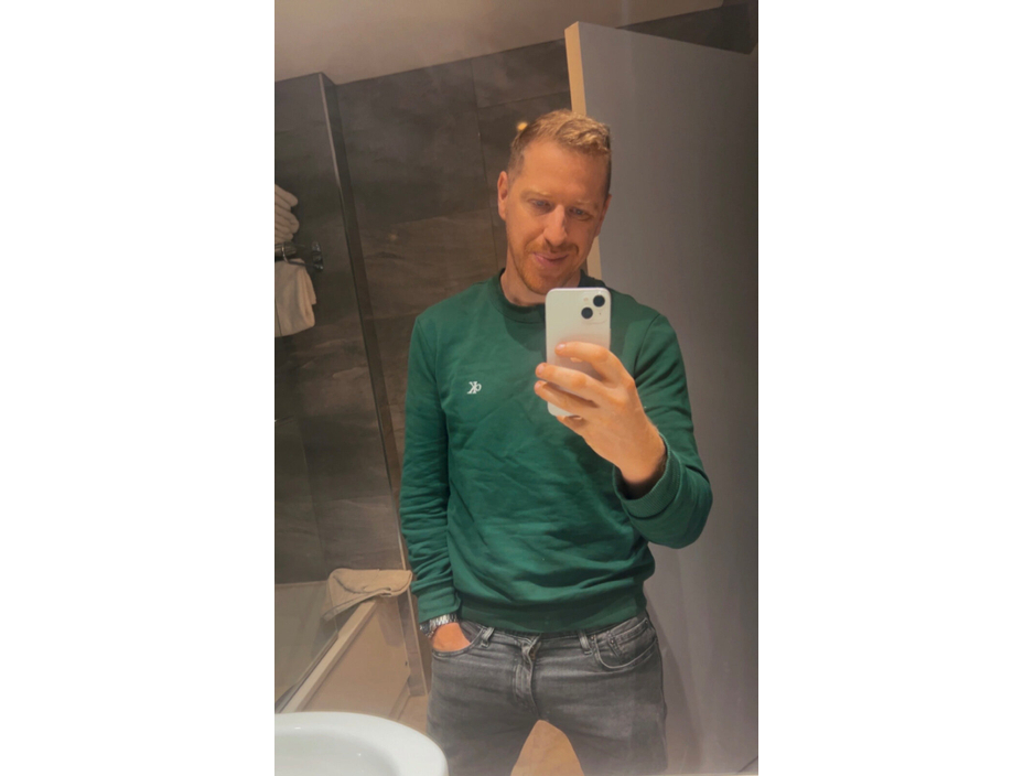 2017 Peugeot 2008 - image 2