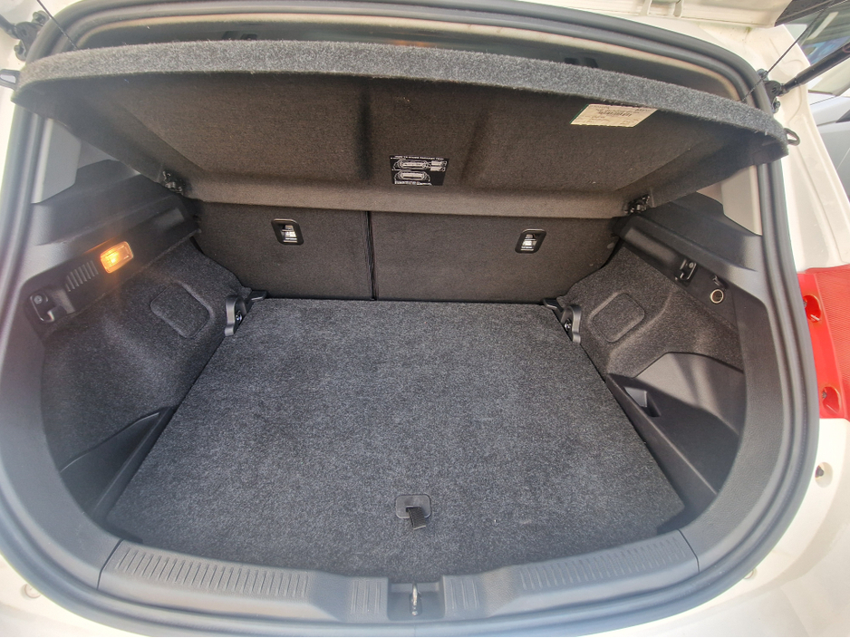 2014 Toyota Auris - image 27