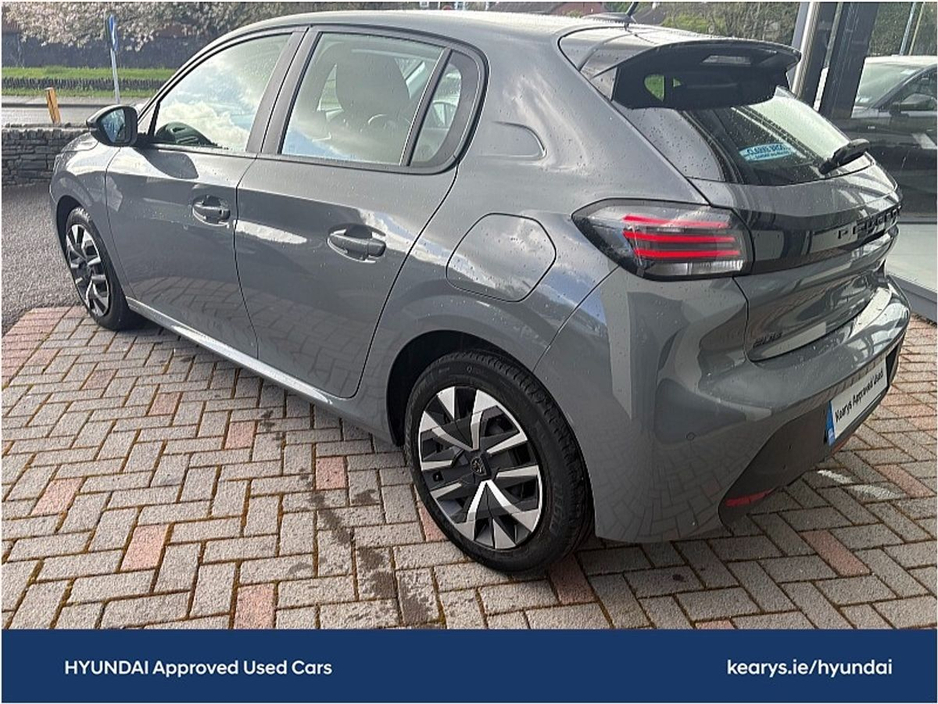 2024 Peugeot 208 - image 9