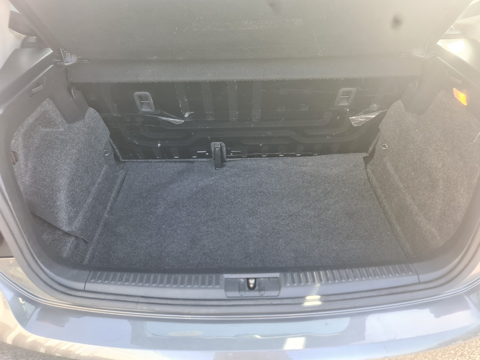 2013 Volkswagen Polo - image 11