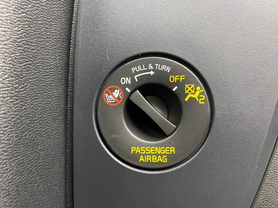 2026 Volvo EX40 - image 24