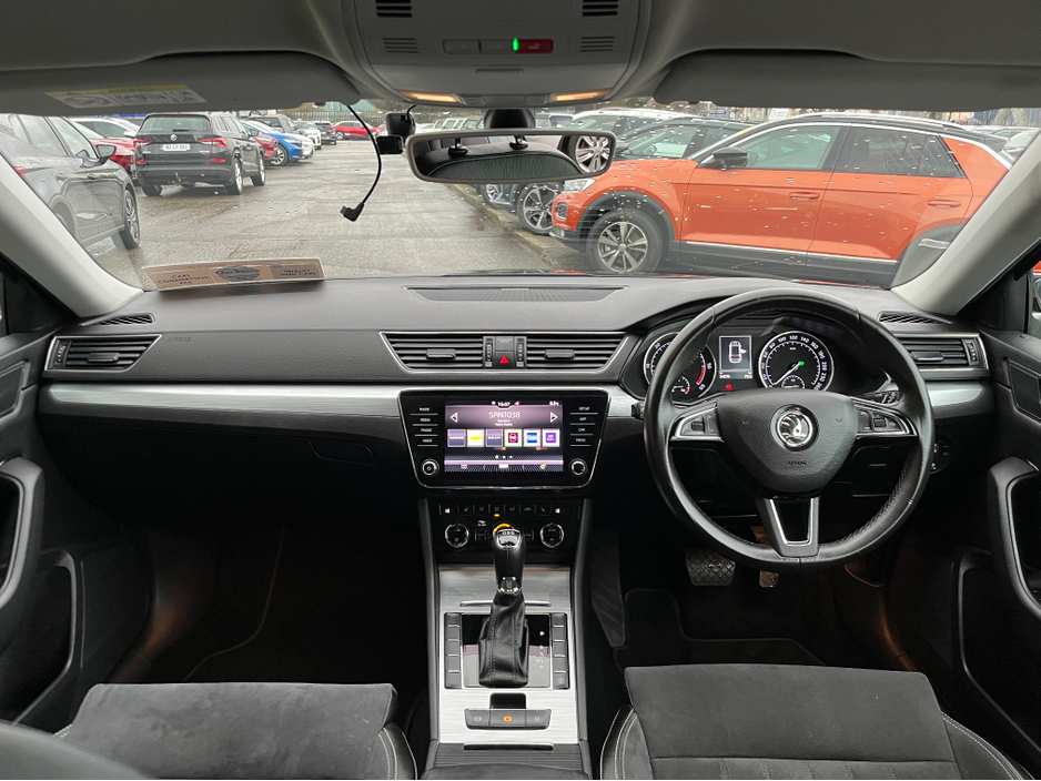 2020 Skoda Superb - image 14