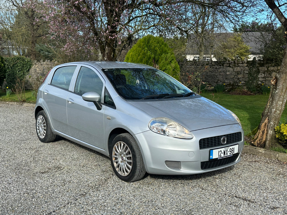 2012 Fiat Punto - image 2