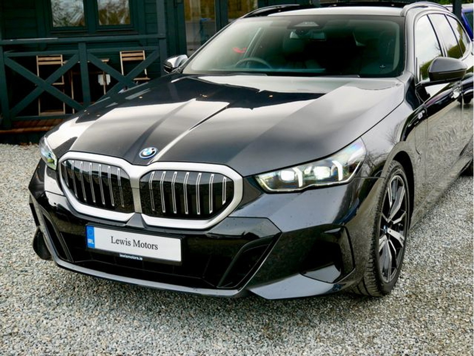 2025 BMW 5 Series - image 9