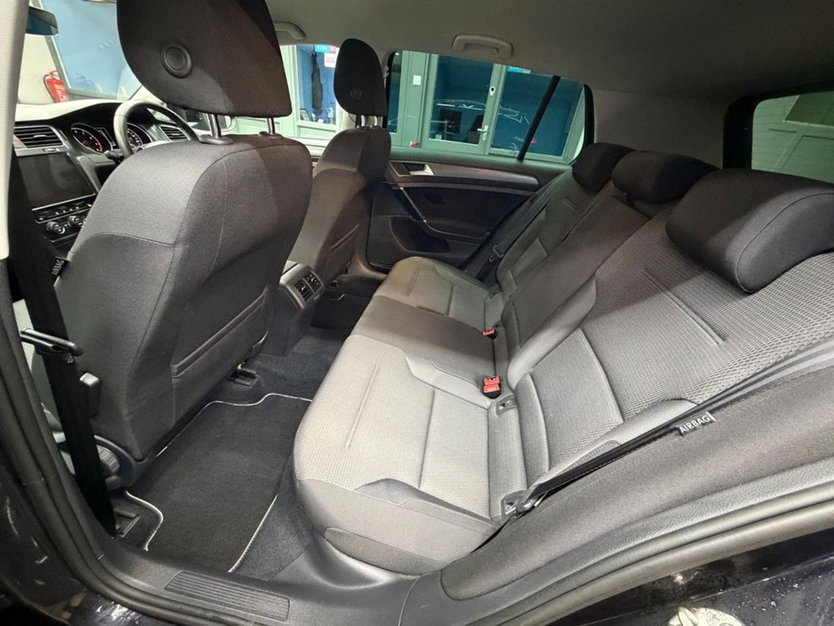 2017 Volkswagen Golf - image 27