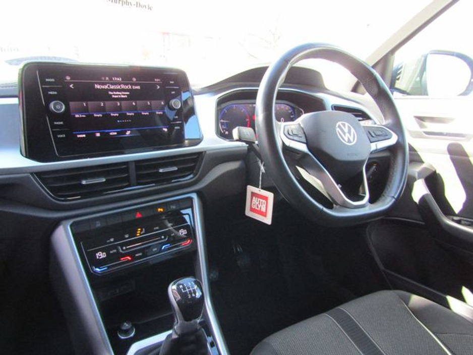 2022 Volkswagen T-Roc - image 10
