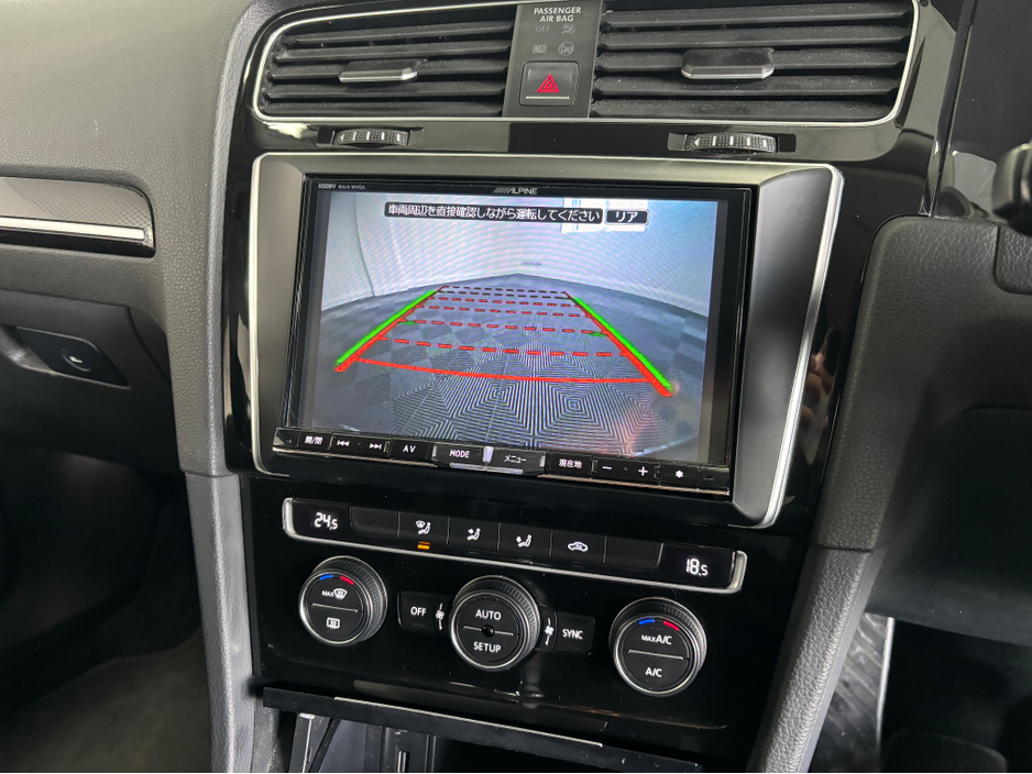 2013 Volkswagen Golf - image 10