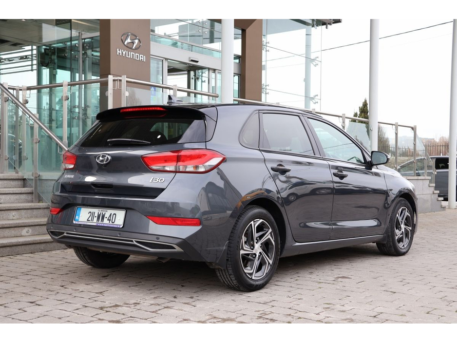 2021 Hyundai i30 - image 8