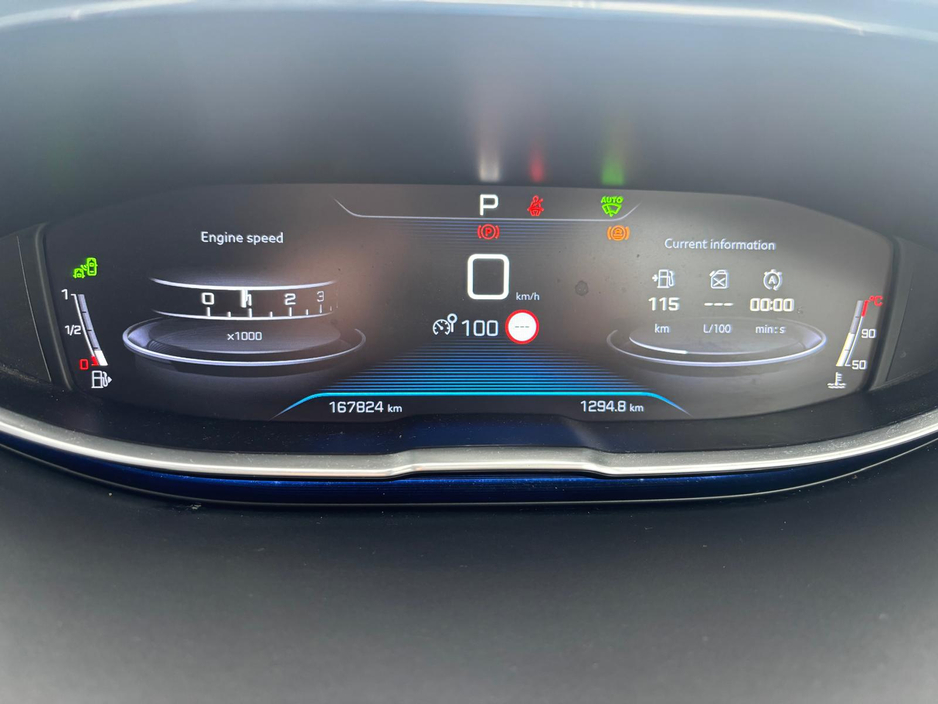 2018 Peugeot 5008 - image 2