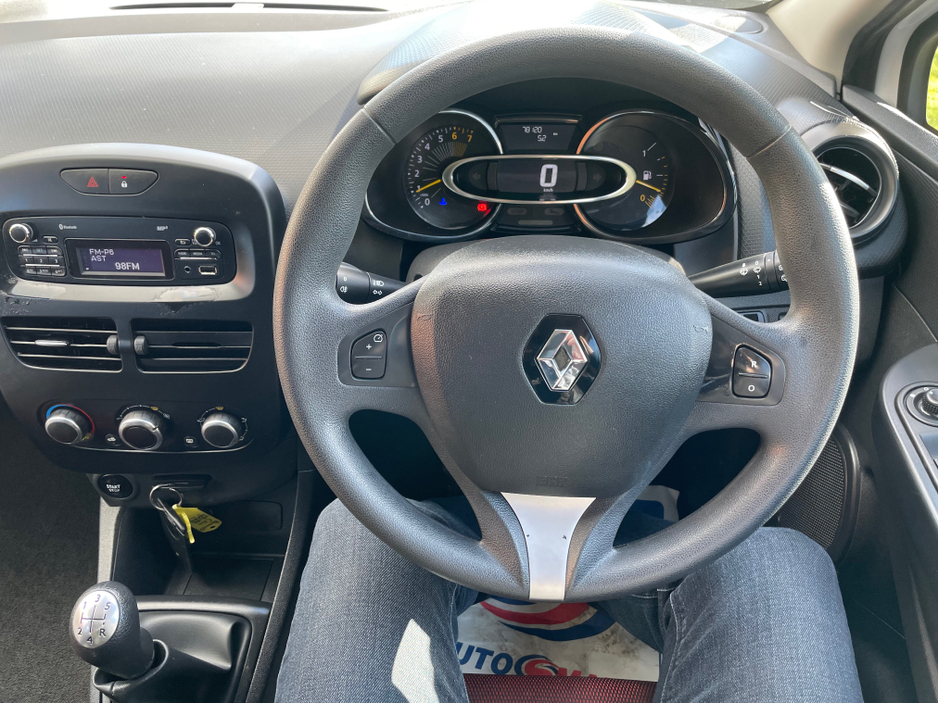 2016 Renault Clio - image 10