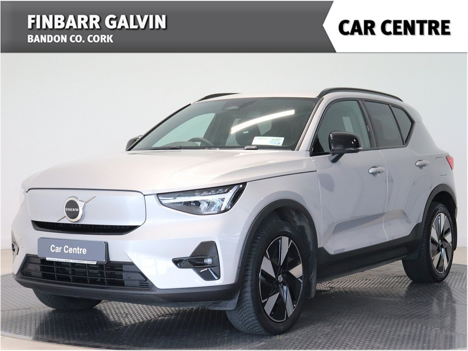 2025 Volvo XC40 - image 6