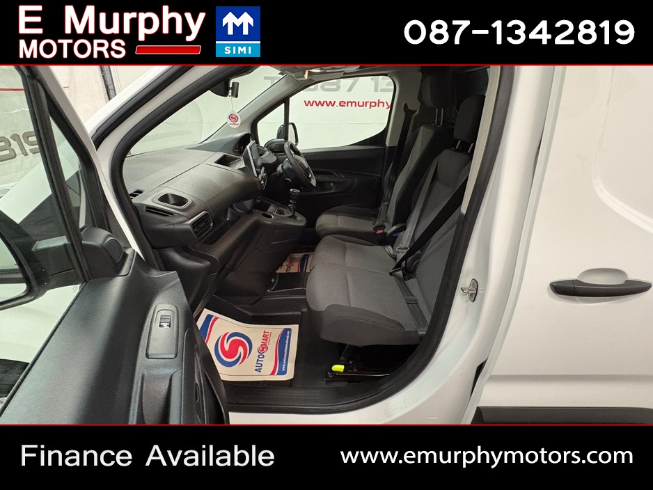 2022 Peugeot Partner - image 10