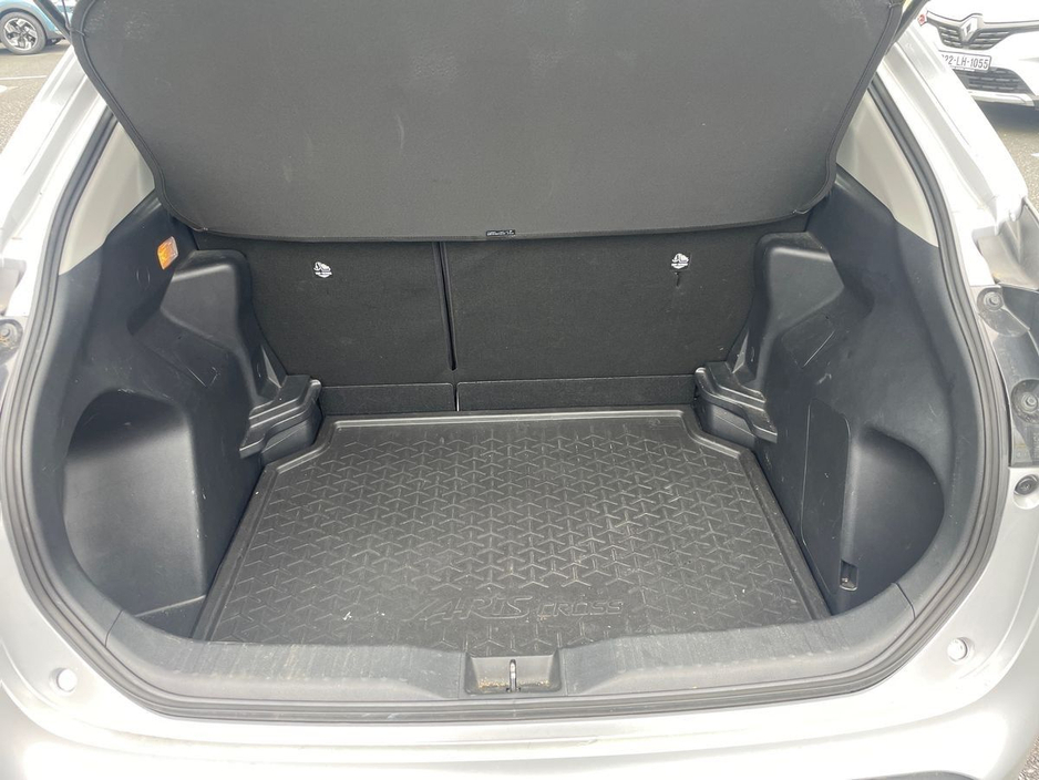 2023 Toyota Yaris Cross - image 11