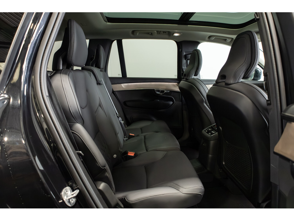2025 Volvo XC90 T8 PHEV 455hp Plus (Dark Theme) €78,950