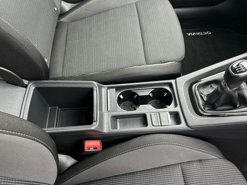 2022 Skoda Octavia - image 21