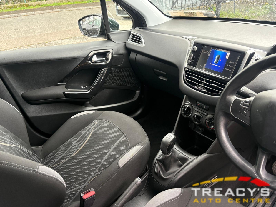 2014 Peugeot 208 - image 7
