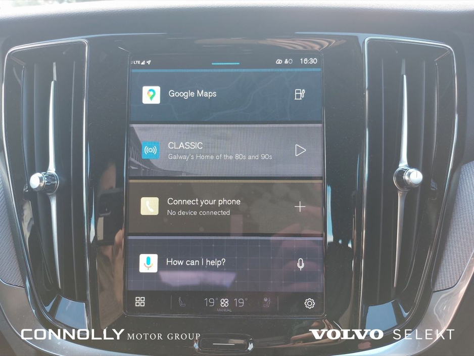 2025 Volvo V60 - image 7