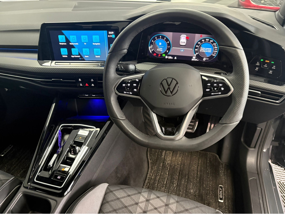 2023 Volkswagen Golf - image 15