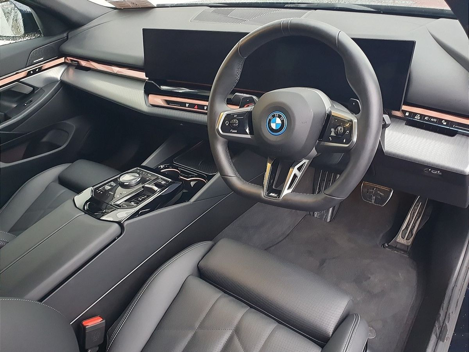 2025 BMW 5 Series - image 6