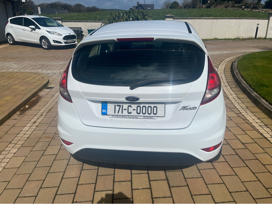 2017 Ford Fiesta - image 4