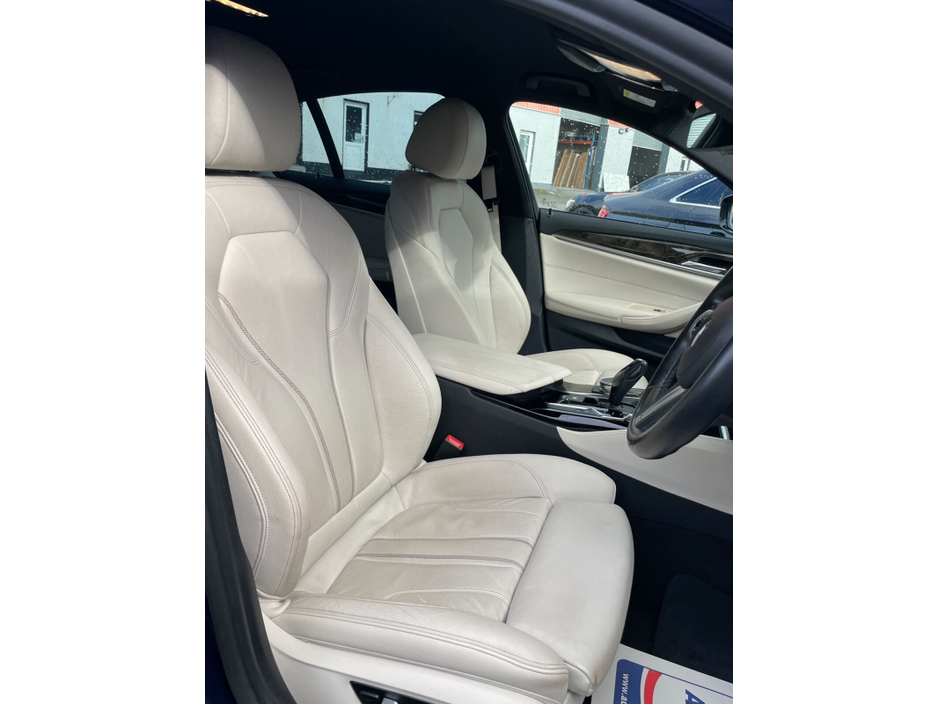 2020 BMW 5 Series - image 10