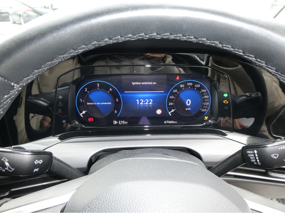 2022 Volkswagen Golf - image 29