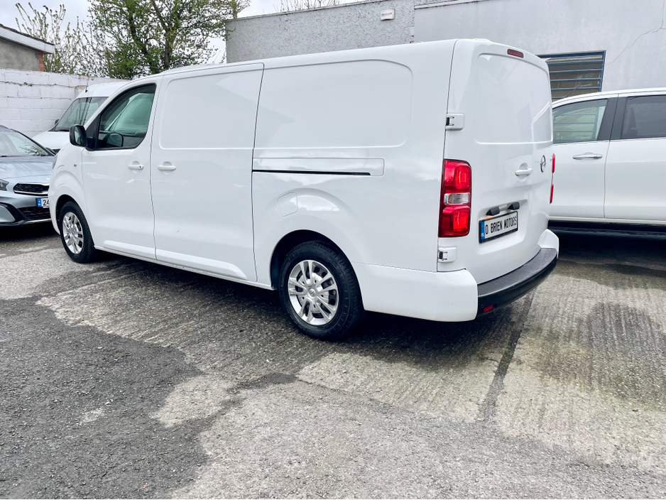 2022 Opel Vivaro - image 26