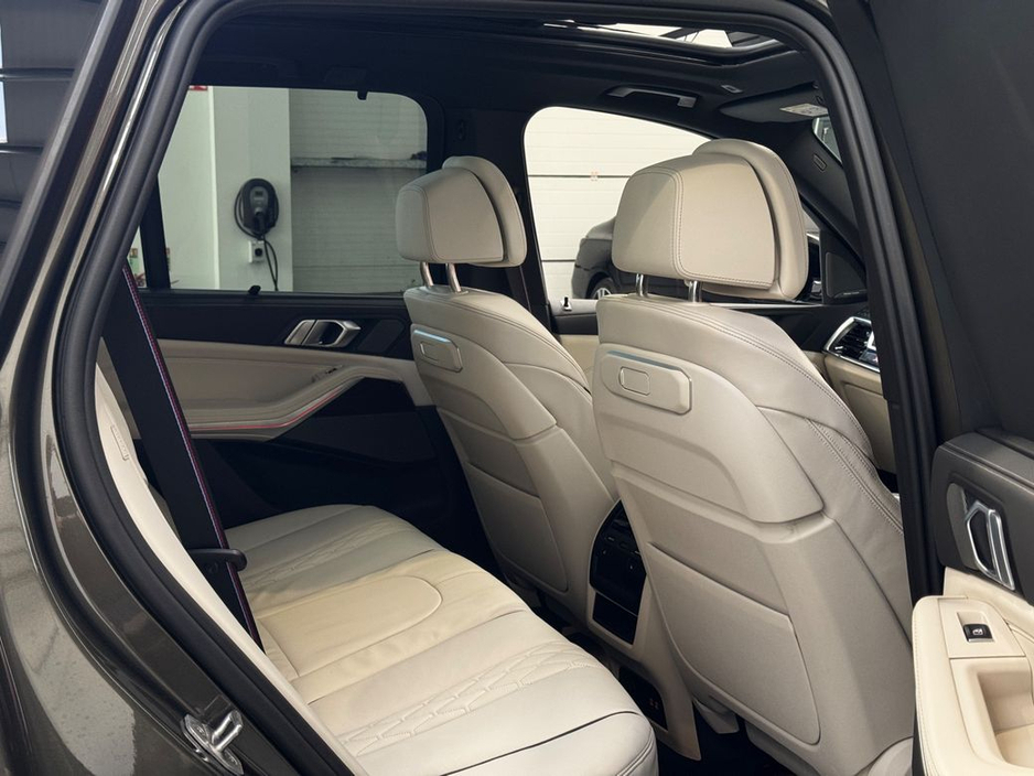 2025 BMW X5 - image 27