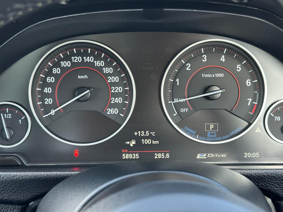 2017 BMW 3 Series - image 18