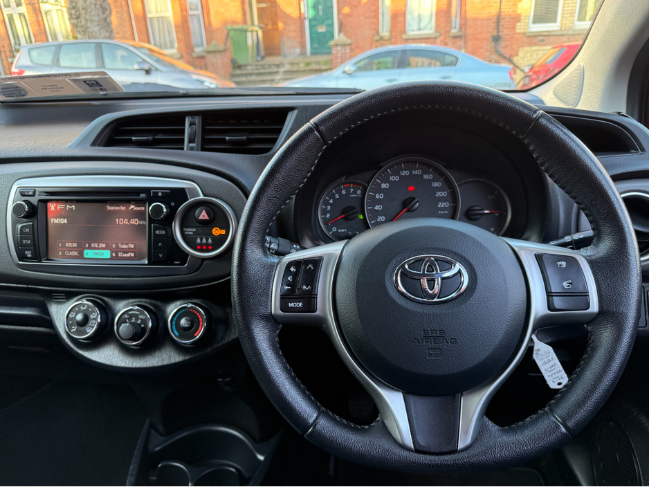 2013 Toyota Yaris - image 14